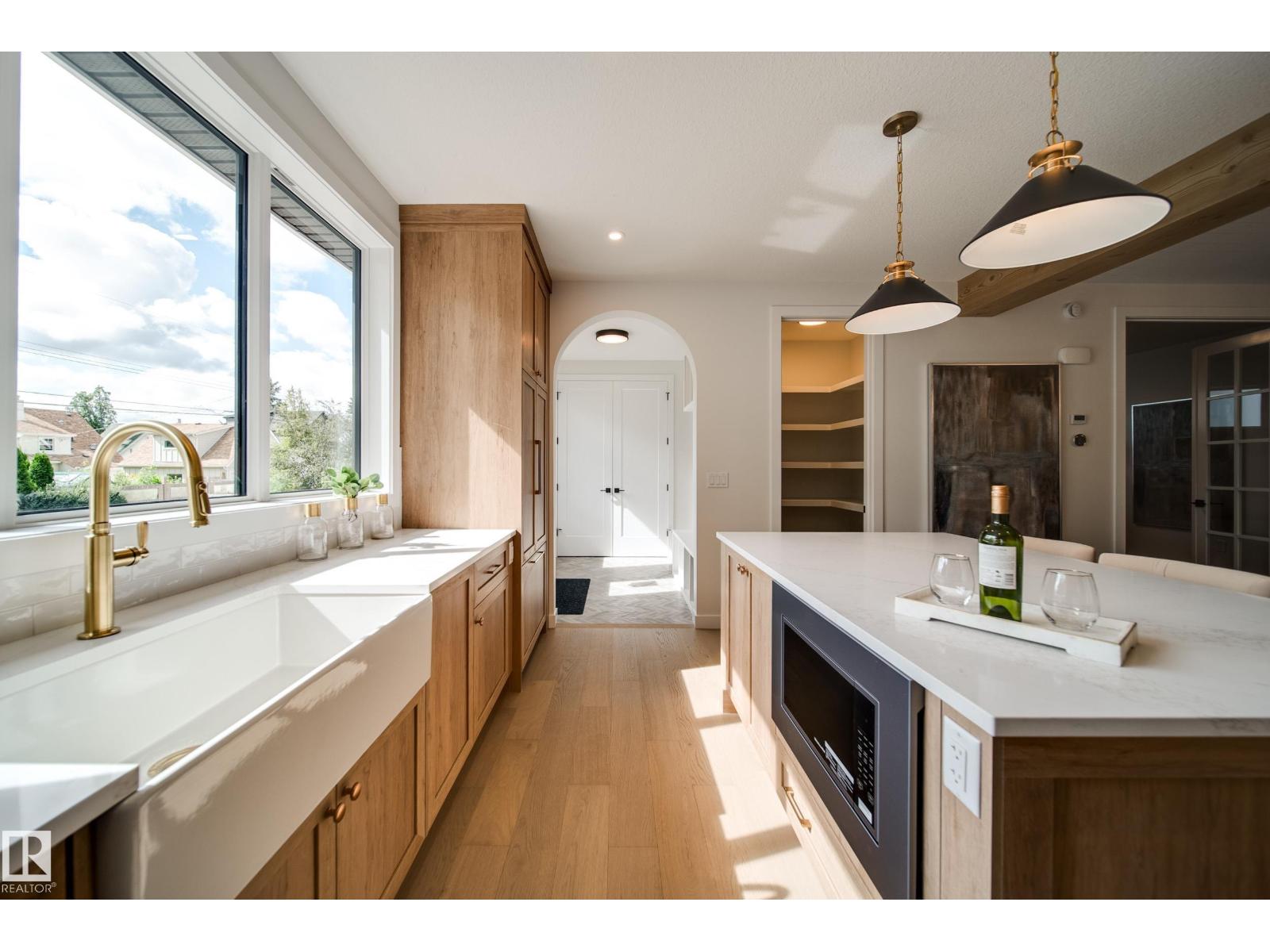 6003 111 AV NW, Edmonton