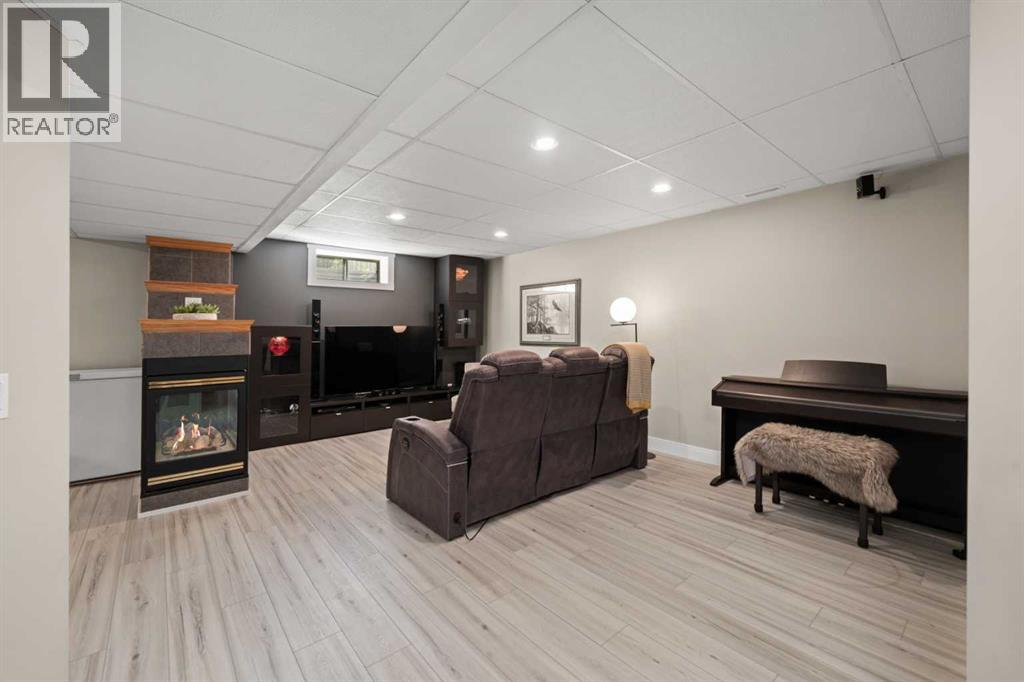 Single Family House Bungalow for Sale in  Hidden Vale Close NW Hidden Valley Calgary 