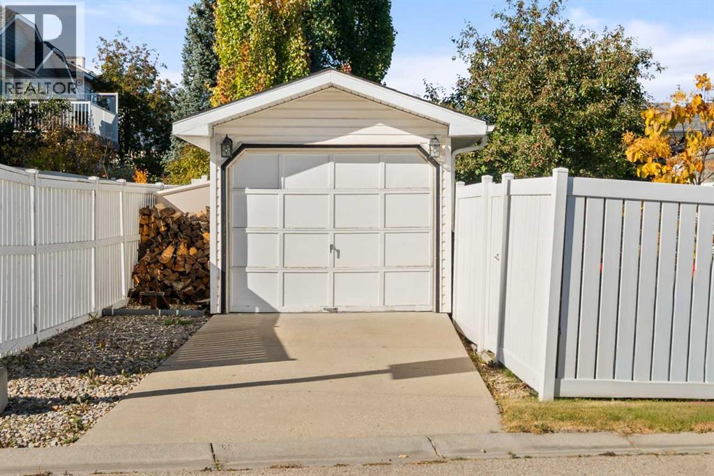 Single Family House Bungalow for Sale in  Hidden Vale Close NW Hidden Valley Calgary 