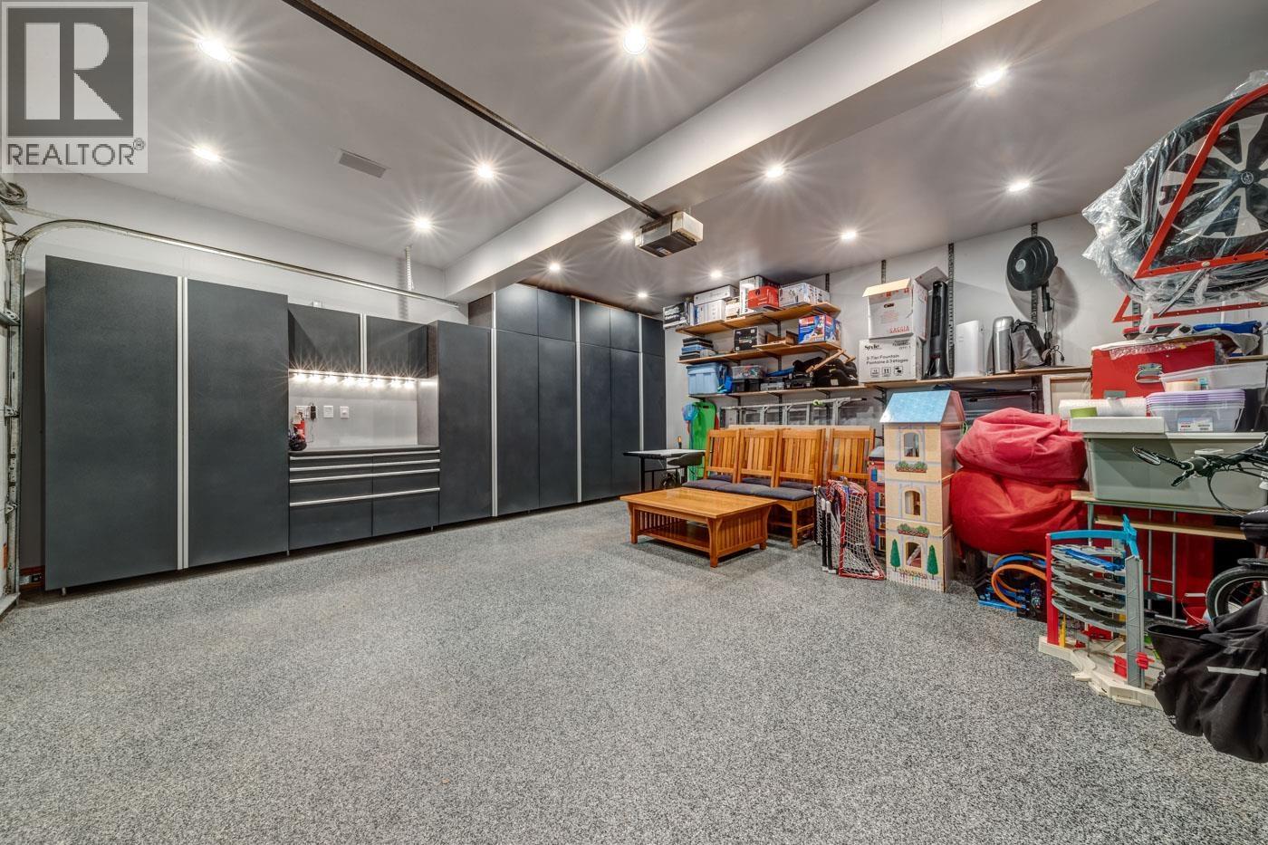 6361 FAIRWAY DRIVE, Whistler