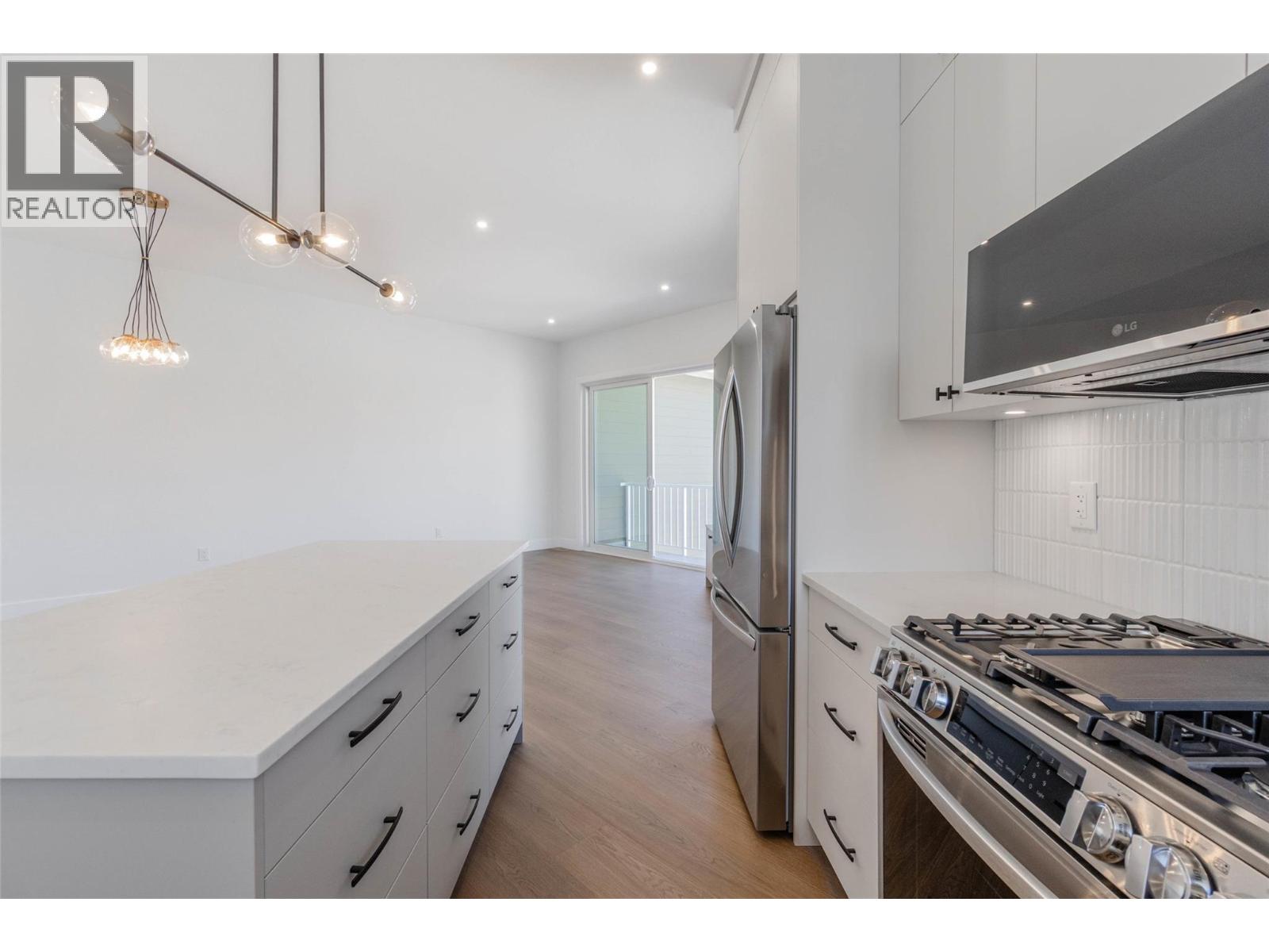 394 Chardonnay Avenue, Oliver