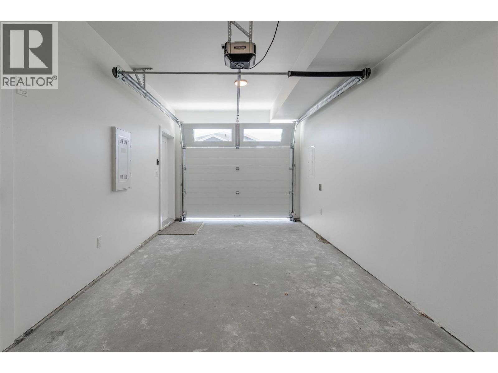 394 Chardonnay Avenue, Oliver