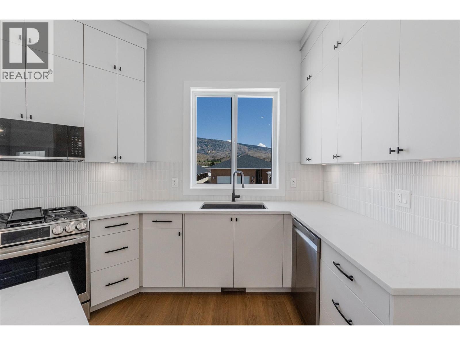 394 Chardonnay Avenue, Oliver