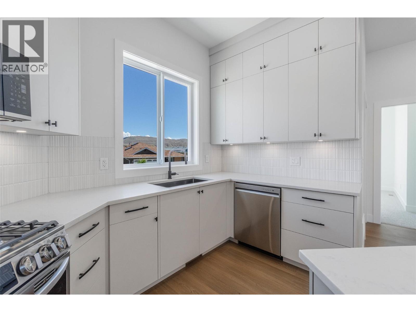 394 Chardonnay Avenue, Oliver