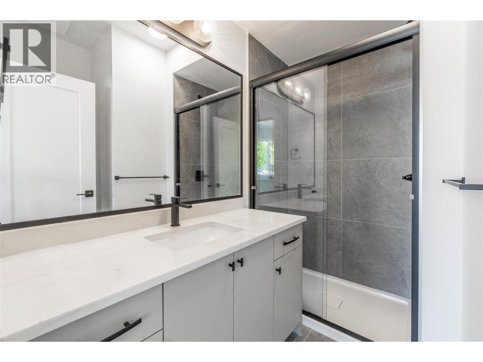 394 Chardonnay Avenue, Oliver