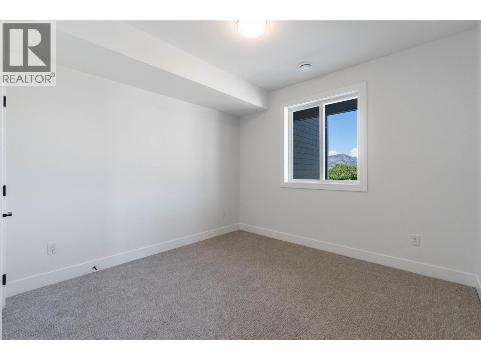 394 Chardonnay Avenue, Oliver