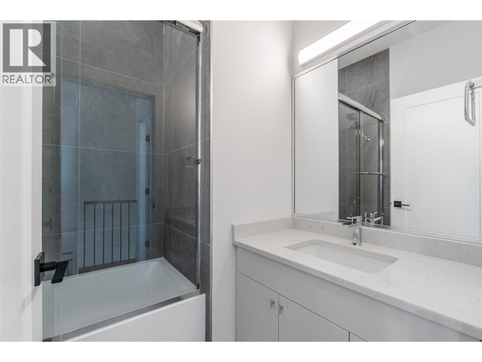 394 Chardonnay Avenue, Oliver