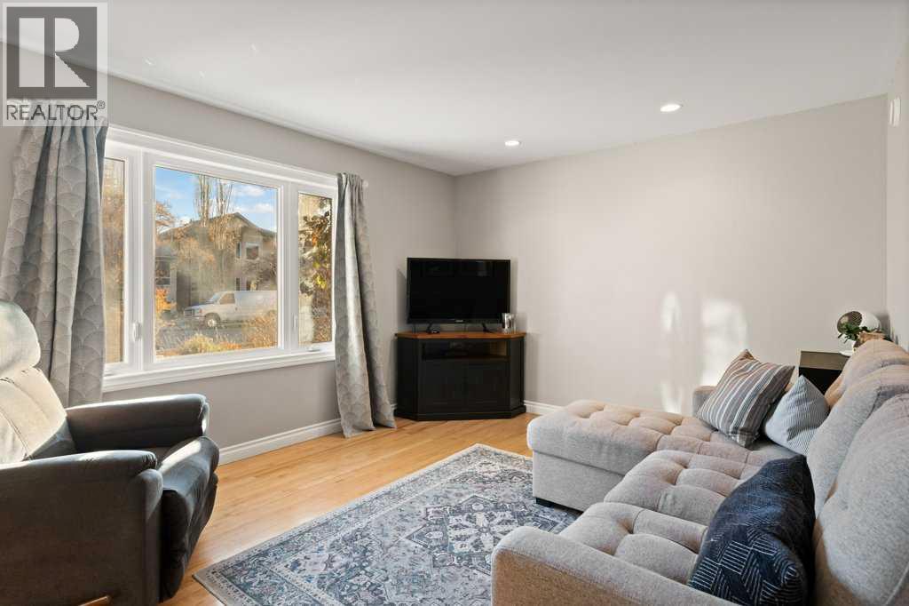 Single Family House for Sale in   Avenue NE Tuxedo Park Calgary 