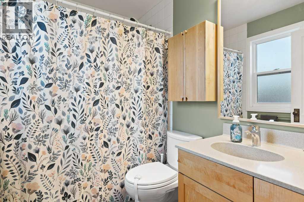 Single Family House for Sale in   Avenue NE Tuxedo Park Calgary 