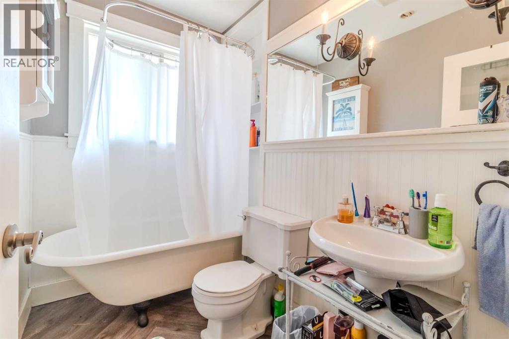 Single Family House Bungalow for Sale in  A Avenue Mountview Red Deer 