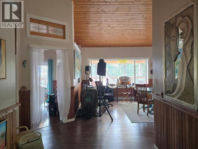 8075 CENTENNIAL DRIVE, Powell River