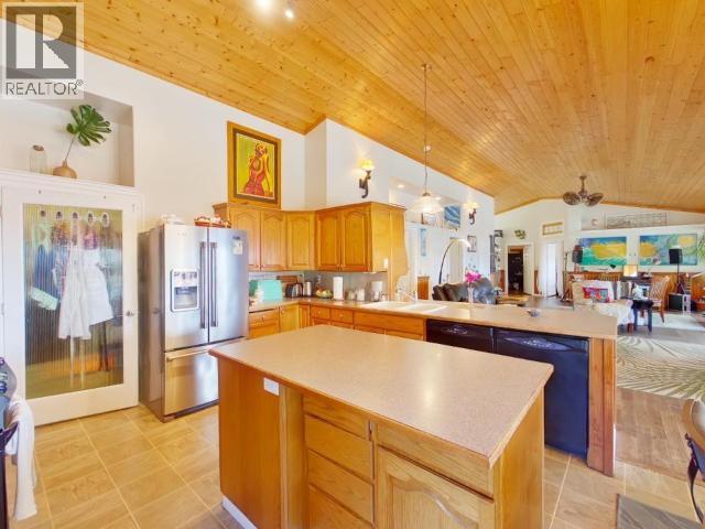 8075 CENTENNIAL DRIVE, Powell River