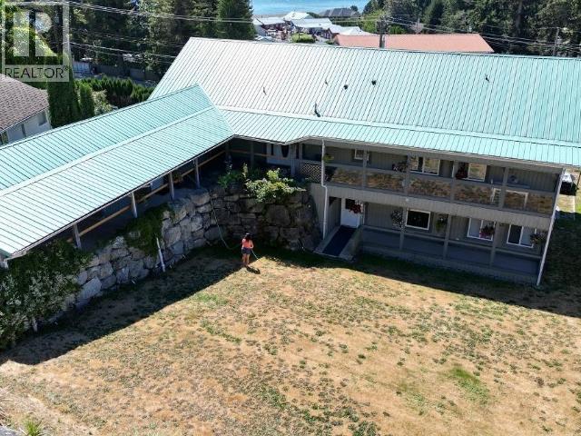 8075 CENTENNIAL DRIVE, Powell River