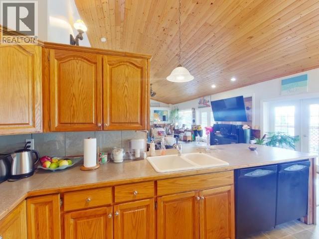 8075 CENTENNIAL DRIVE, Powell River