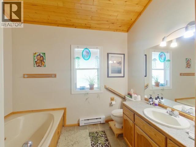 8075 CENTENNIAL DRIVE, Powell River