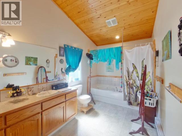 8075 CENTENNIAL DRIVE, Powell River