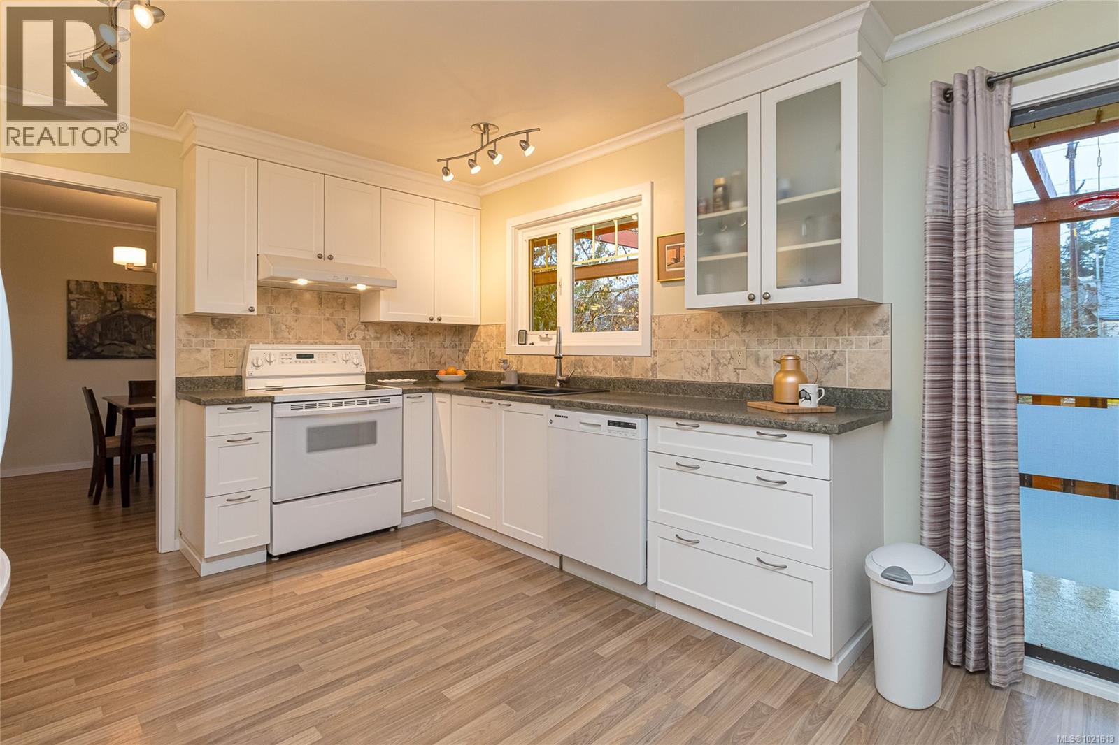 7906 Patterson Rd, Central Saanich