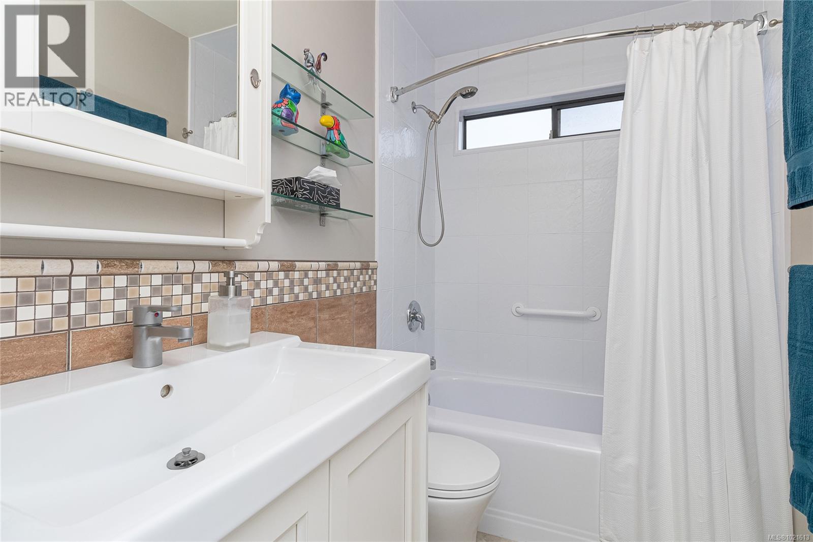 7906 Patterson Rd, Central Saanich