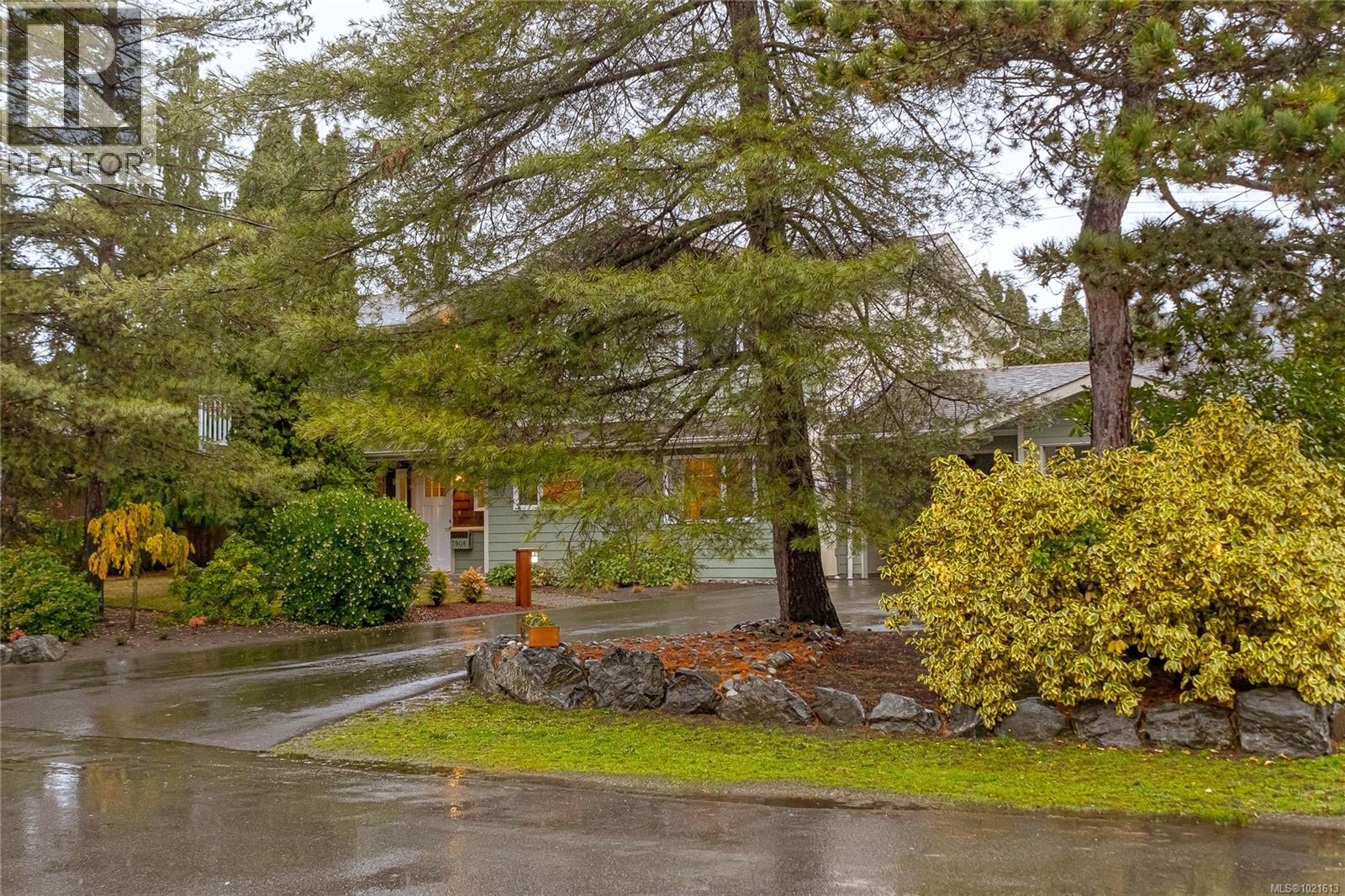 7906 Patterson Rd, Central Saanich