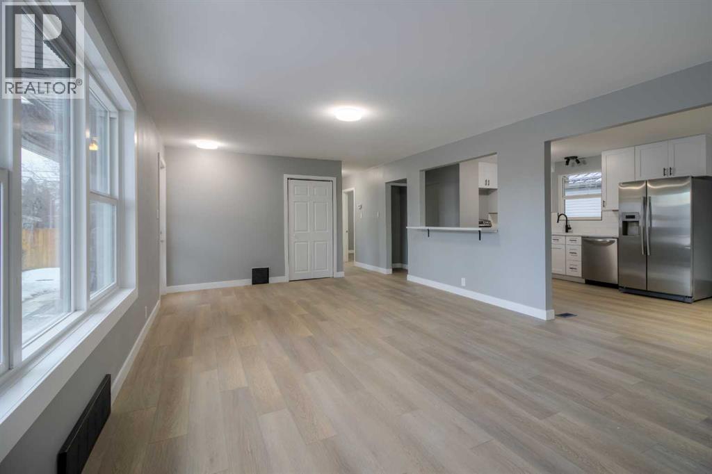 Single Family House Bungalow for Sale in  th Avenue S Glendale Lethbridge 