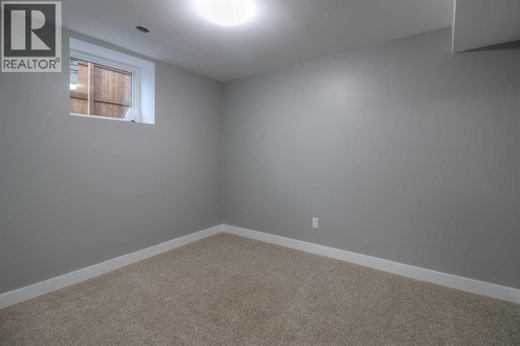 Single Family House Bungalow for Sale in  th Avenue S Glendale Lethbridge 