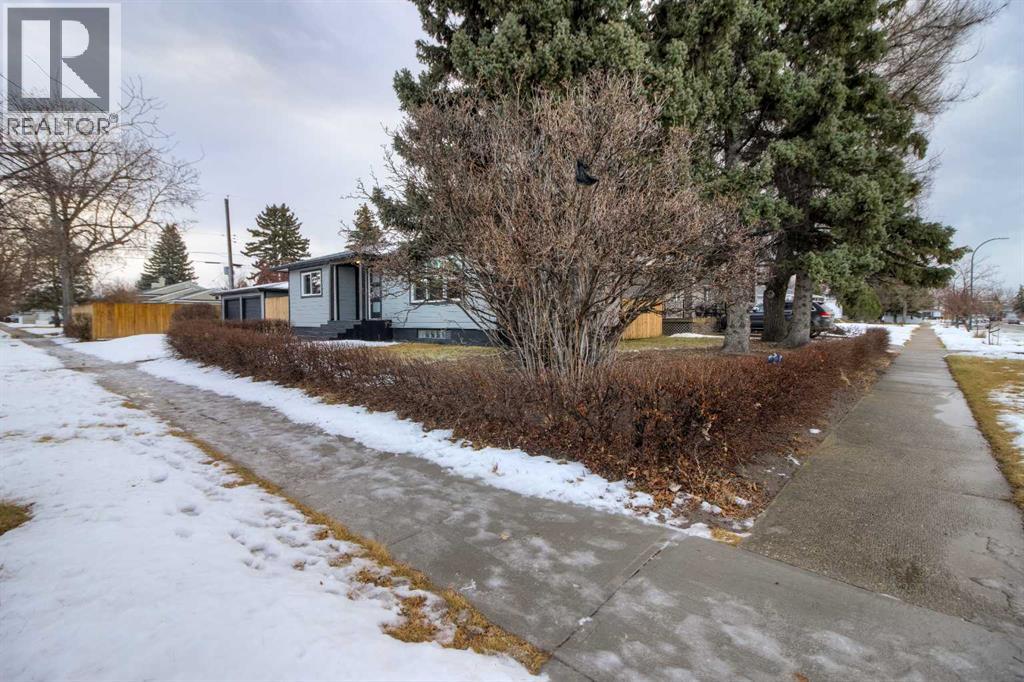Single Family House Bungalow for Sale in  th Avenue S Glendale Lethbridge 