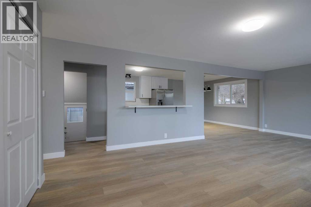 Single Family House Bungalow for Sale in  th Avenue S Glendale Lethbridge 