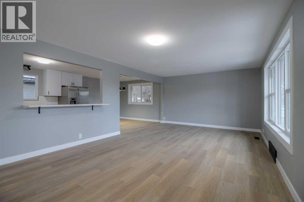 Single Family House Bungalow for Sale in  th Avenue S Glendale Lethbridge 