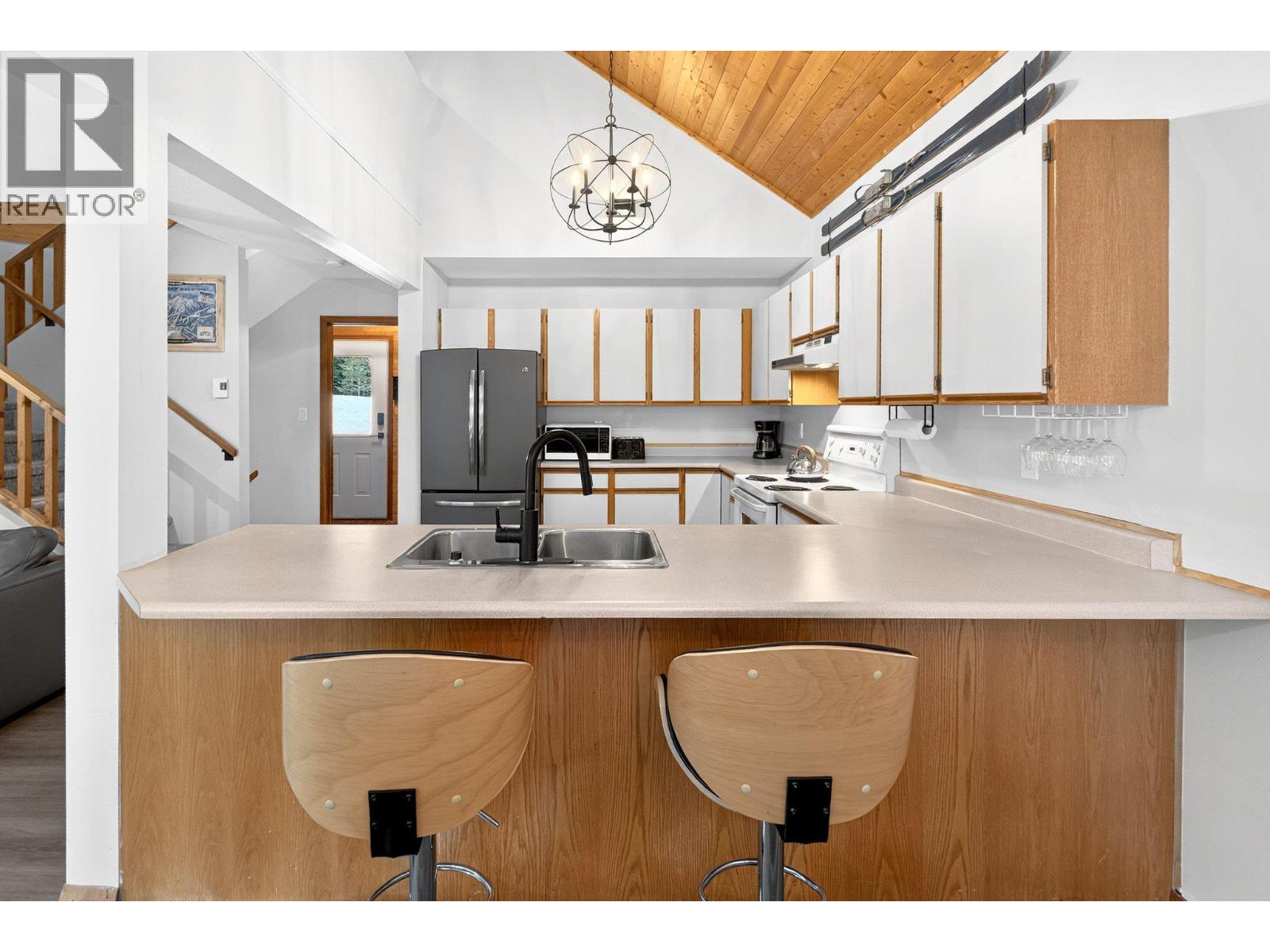 103 Whitetail Road Unit# 102, Apex Mountain