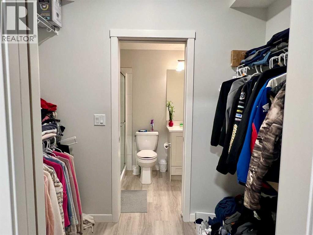 Single Family House for Sale in   shawnee Square SW Shawnessy Calgary 