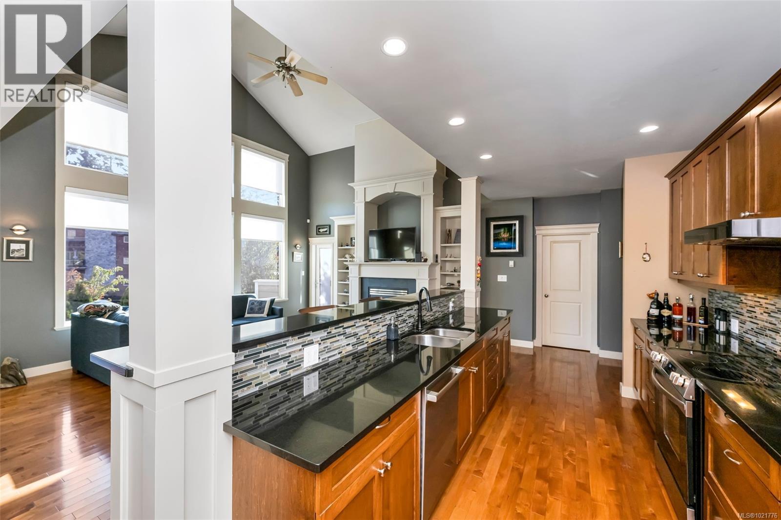 1 630 Brookside Rd, Colwood