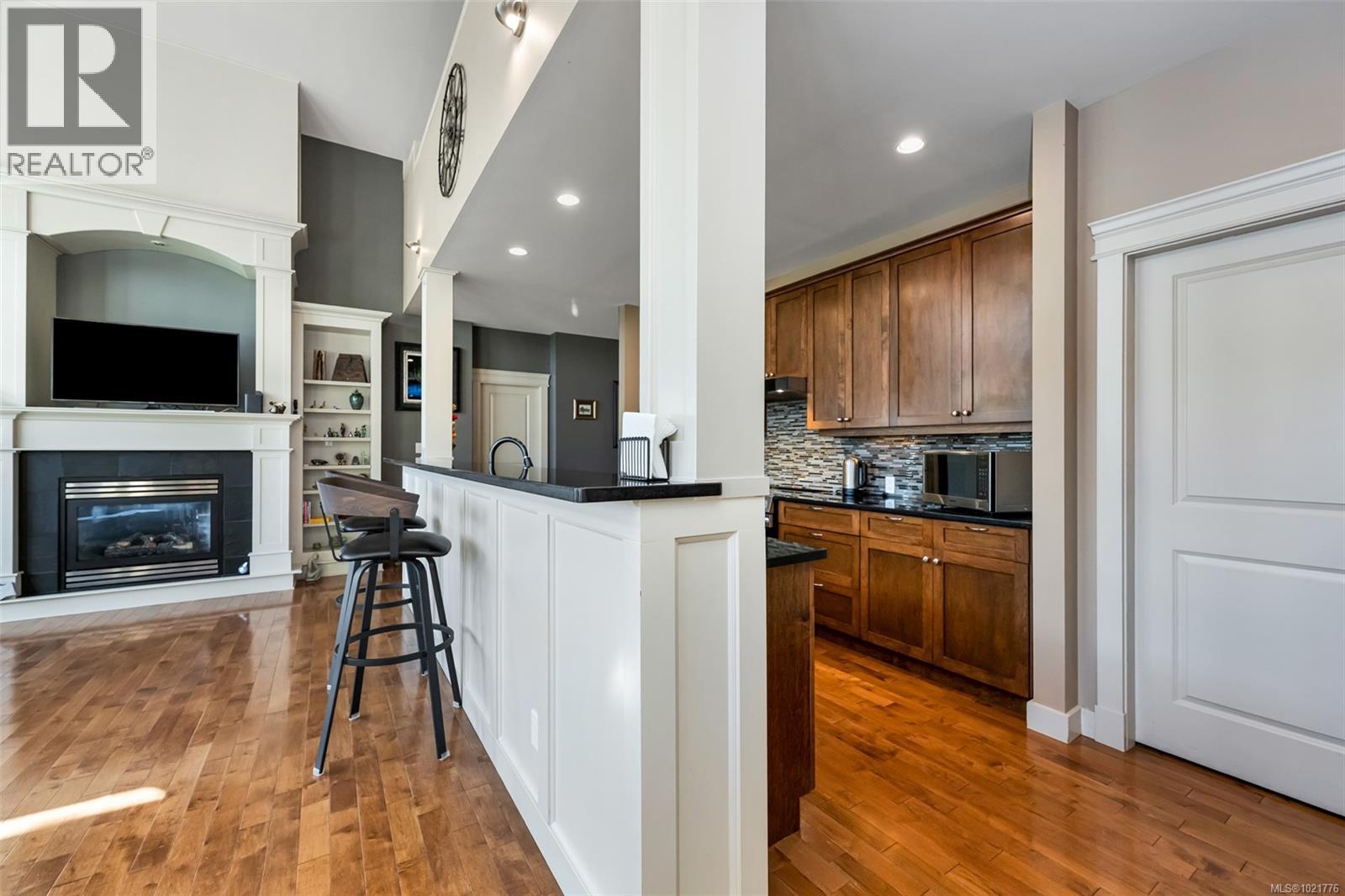 1 630 Brookside Rd, Colwood