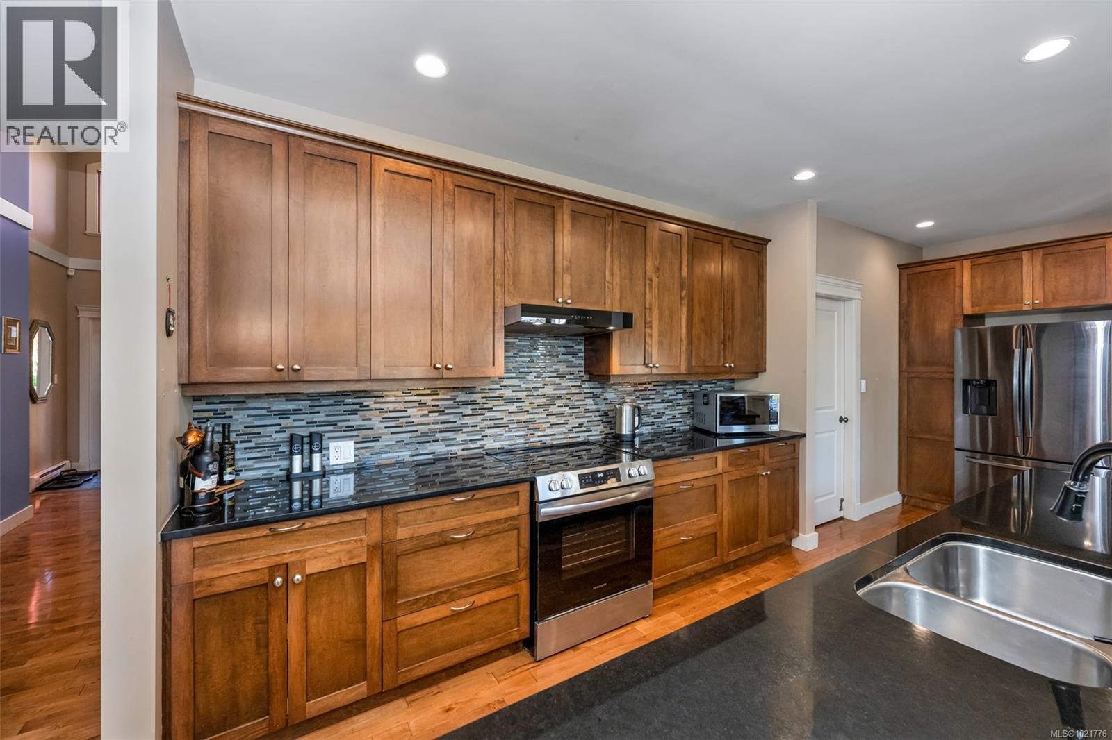 1 630 Brookside Rd, Colwood