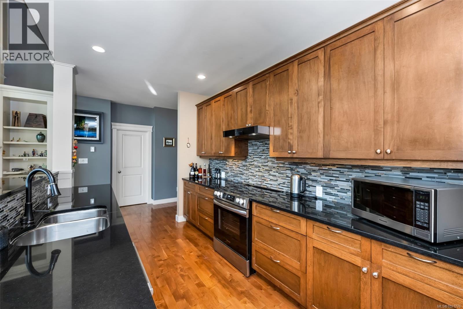 1 630 Brookside Rd, Colwood