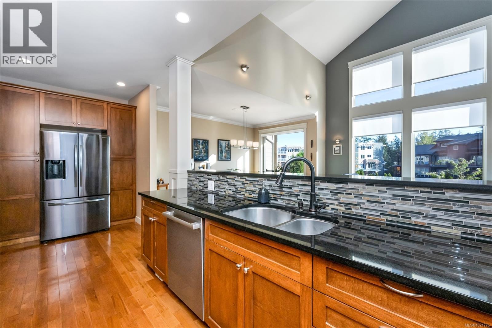 1 630 Brookside Rd, Colwood