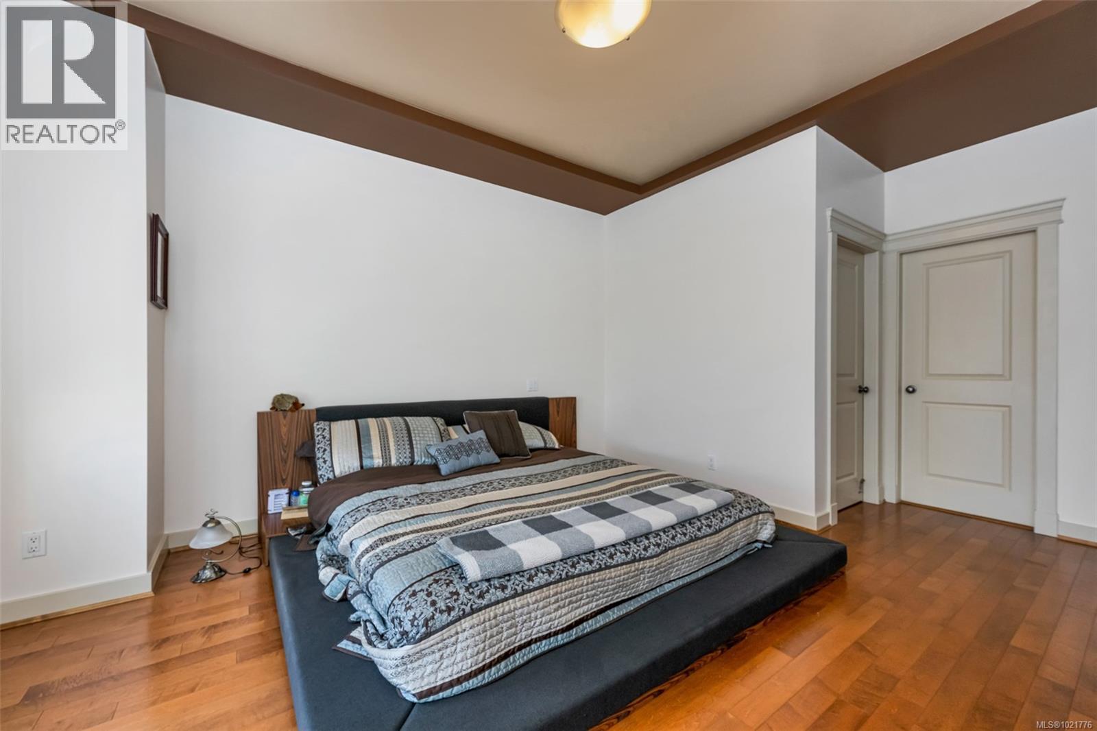 1 630 Brookside Rd, Colwood