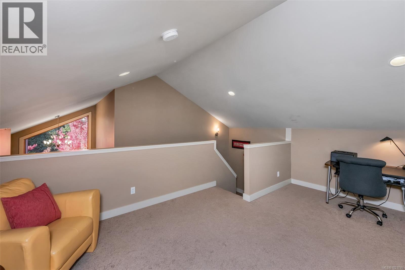 1 630 Brookside Rd, Colwood