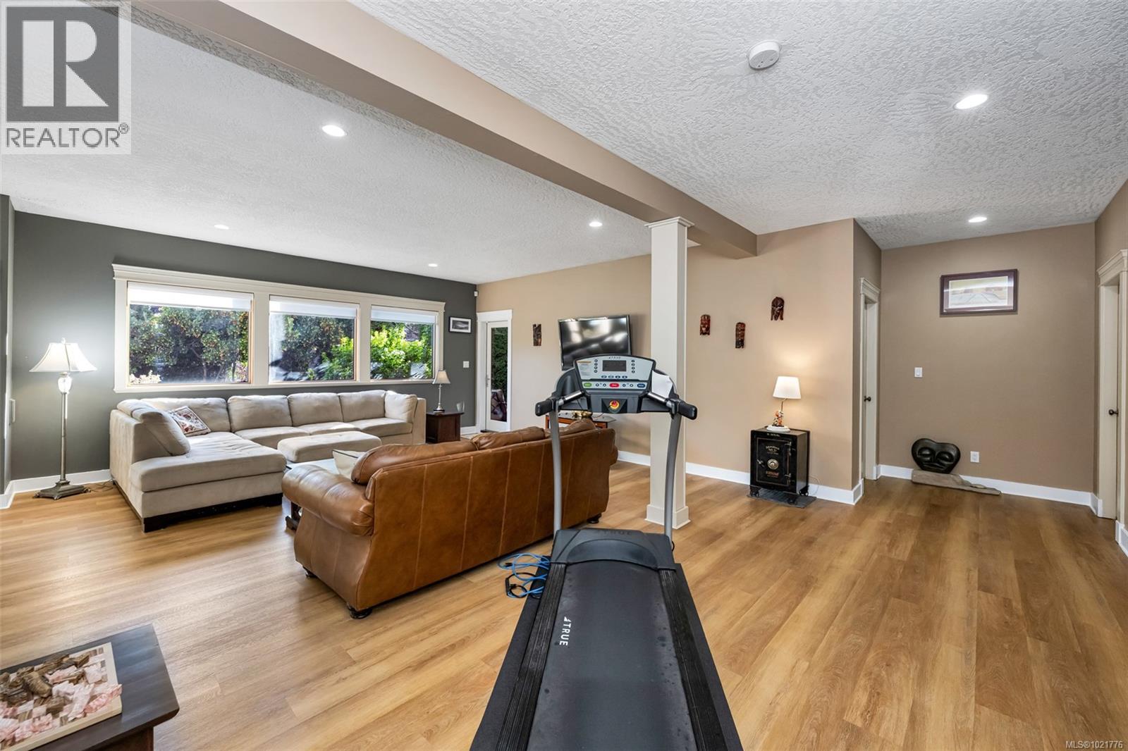 1 630 Brookside Rd, Colwood