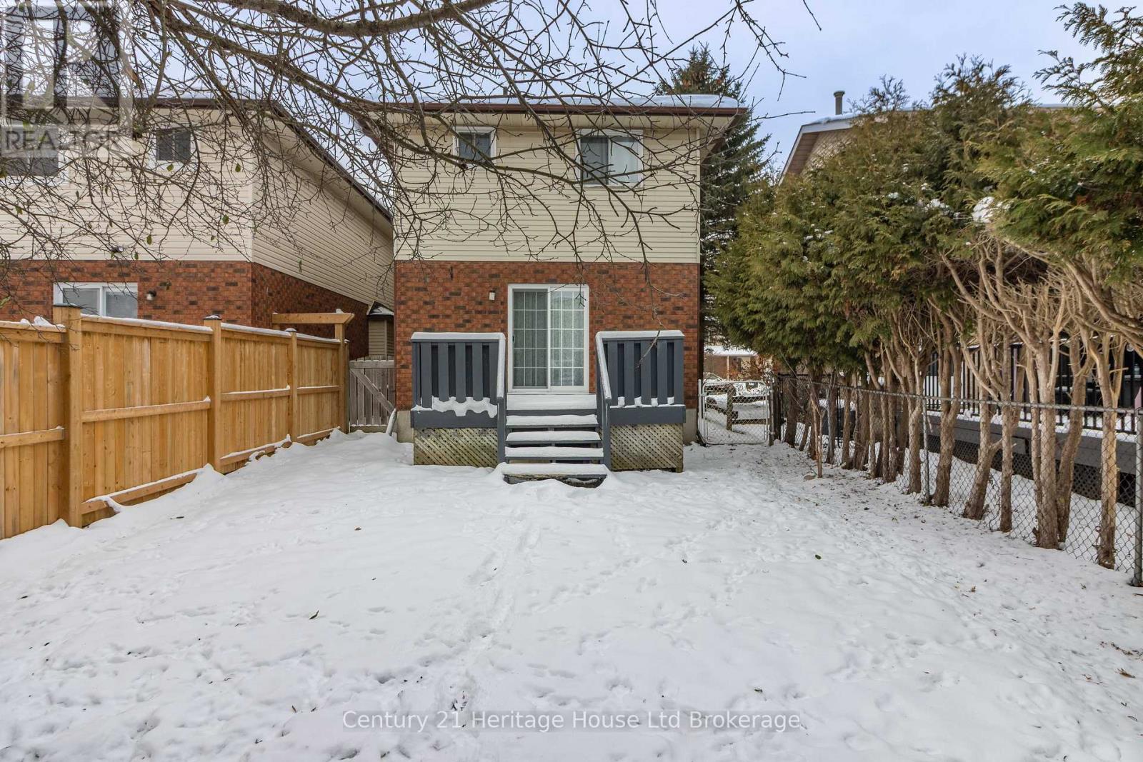 8 MOHICAN DRIVE - 21