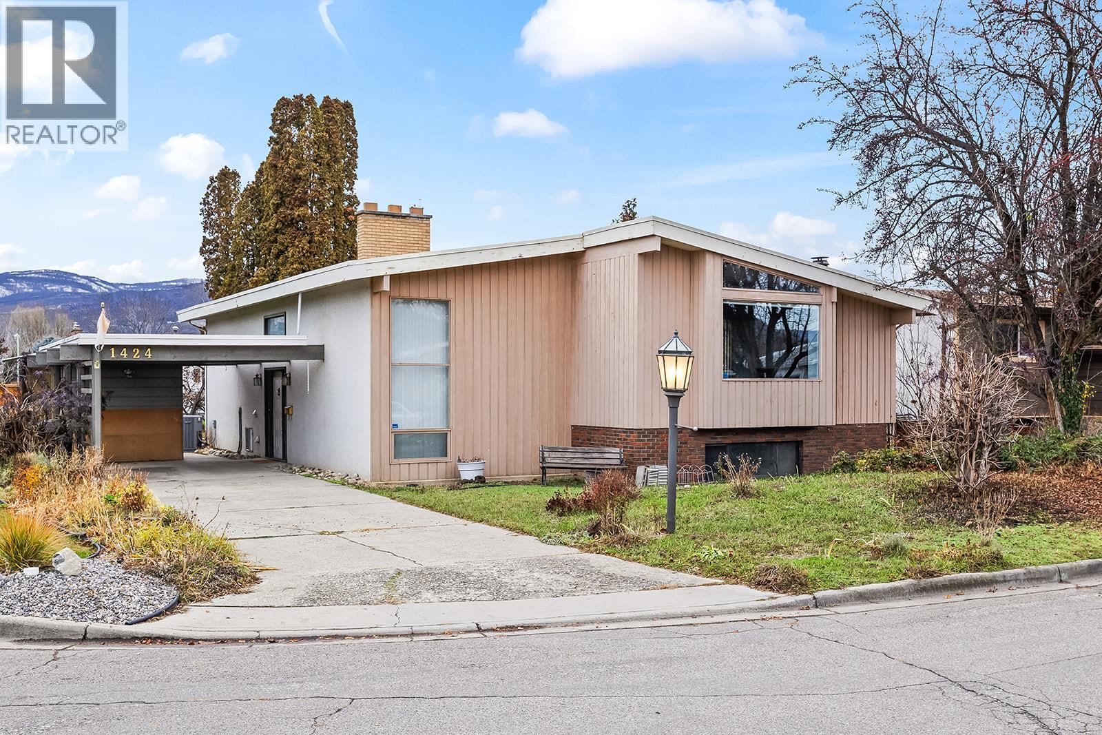 1424 Lombardy Square, Kelowna