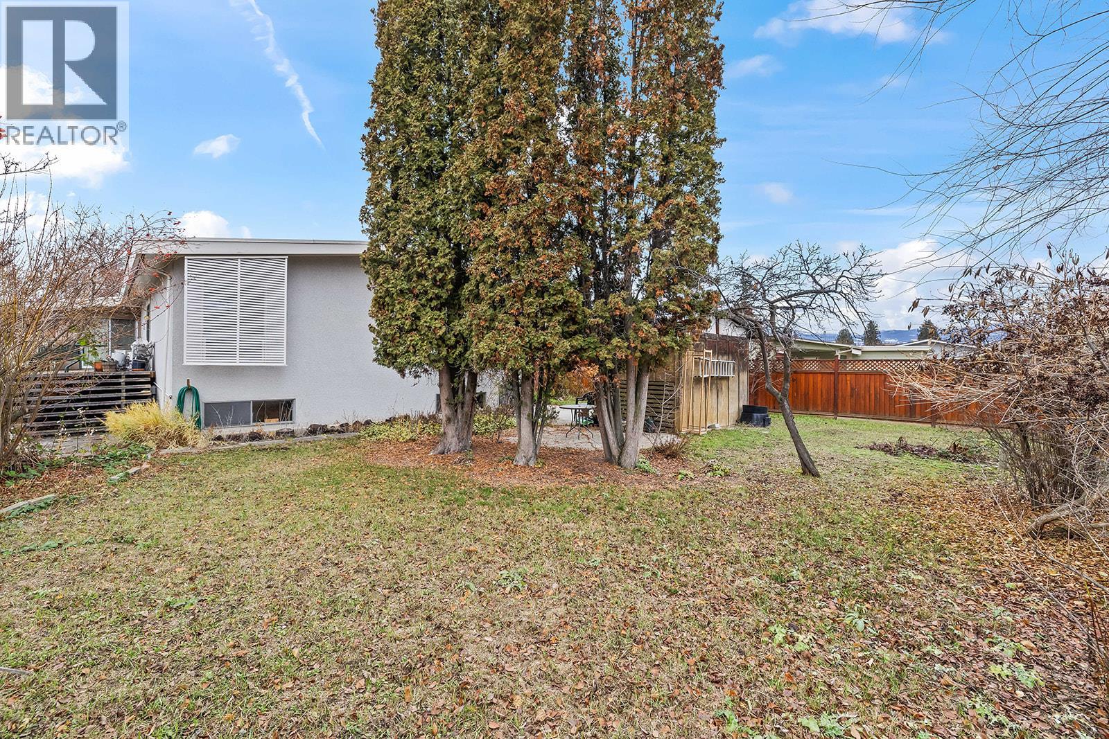  1424 Lombardy Square, Kelowna