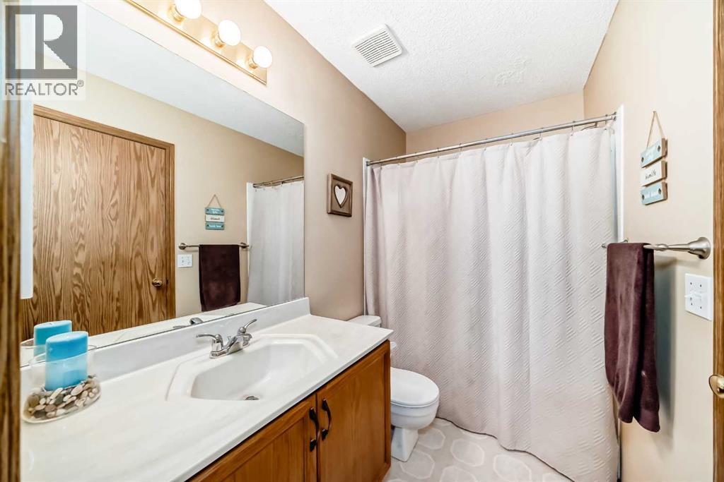 Single Family House 4 Level for Sale in  Hidden Way NW Hidden Valley Calgary 