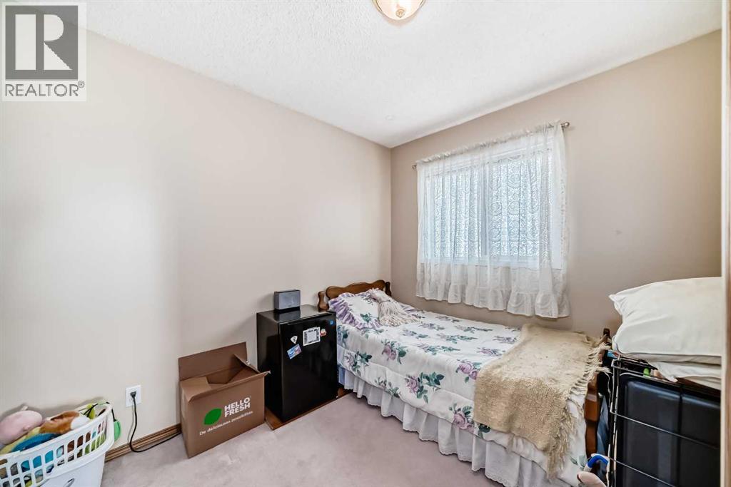 Single Family House 4 Level for Sale in  Hidden Way NW Hidden Valley Calgary 