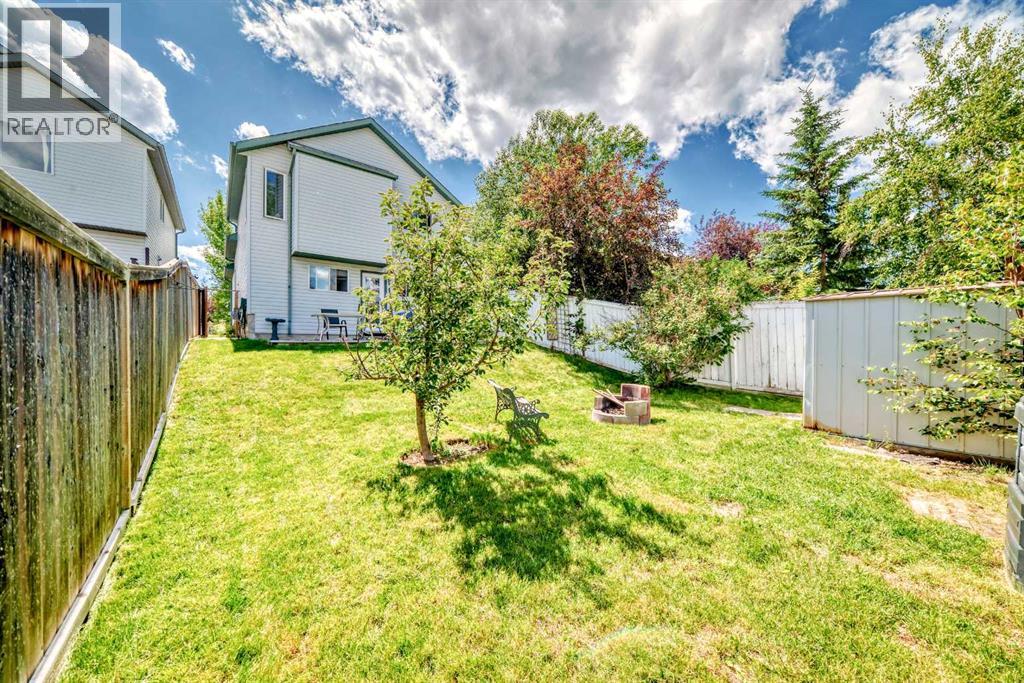 Single Family House 4 Level for Sale in  Hidden Way NW Hidden Valley Calgary 