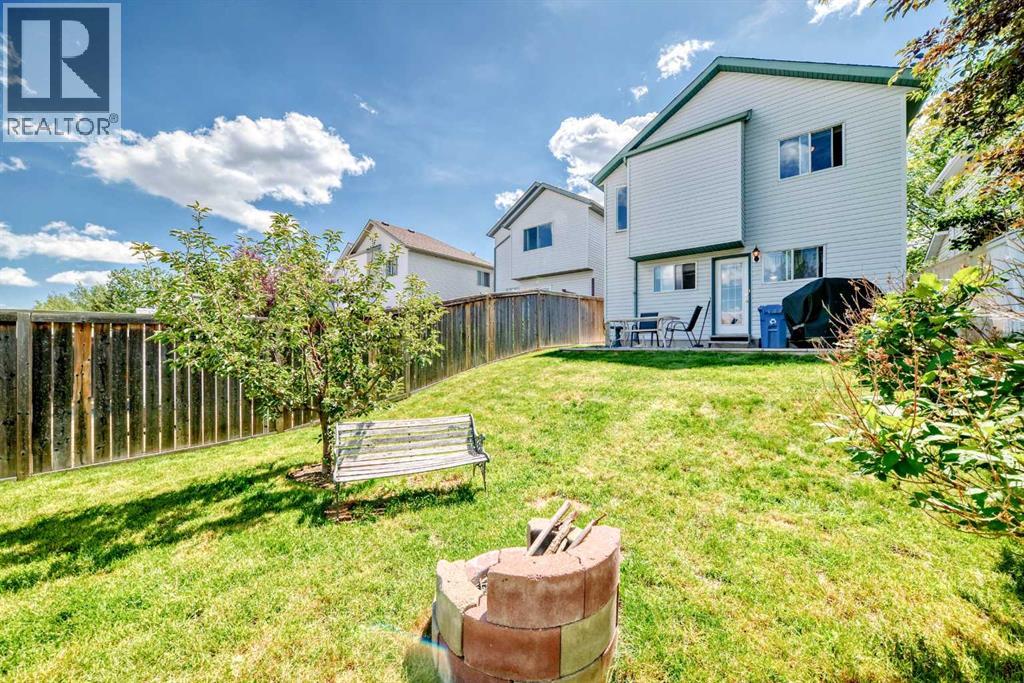 Single Family House 4 Level for Sale in  Hidden Way NW Hidden Valley Calgary 