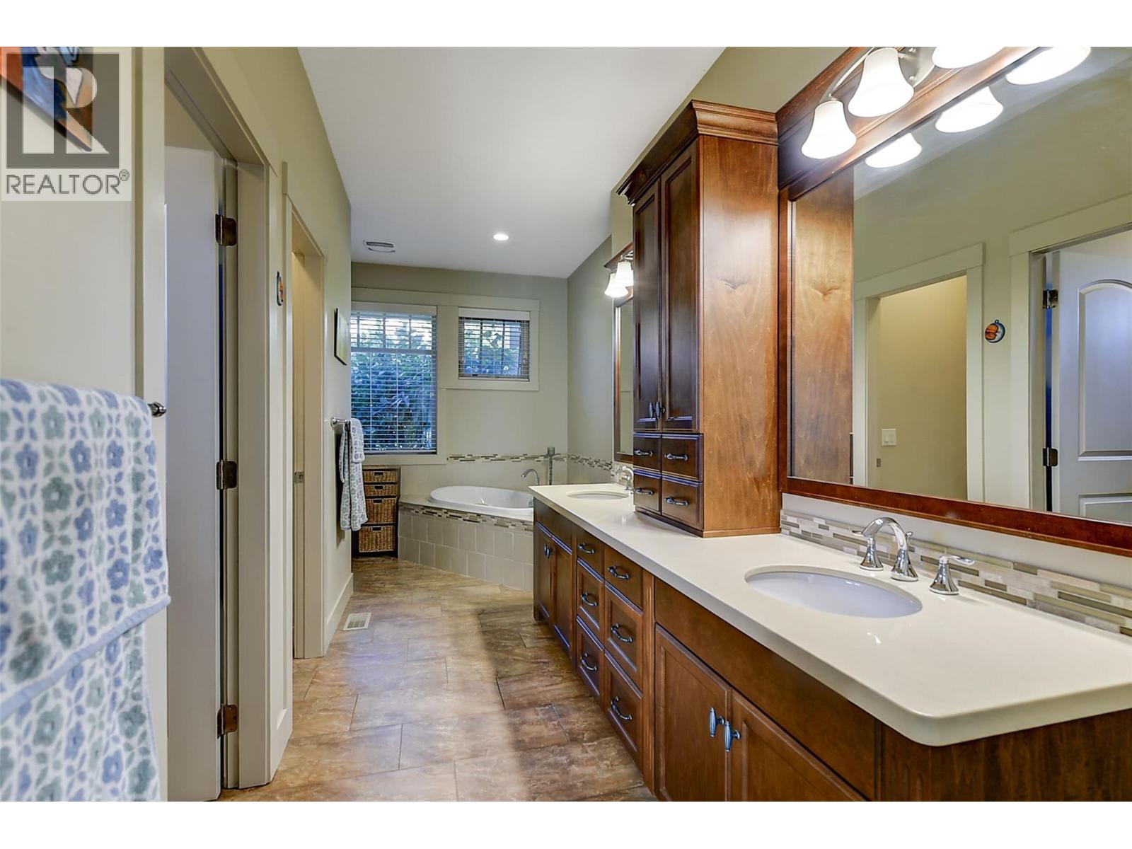  1147 Glenview Court, Kelowna