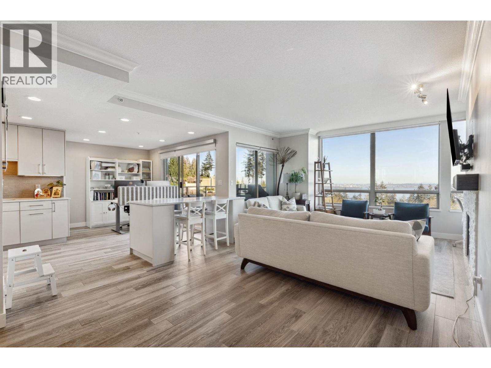 302 3131 DEER RIDGE DRIVE, West Vancouver