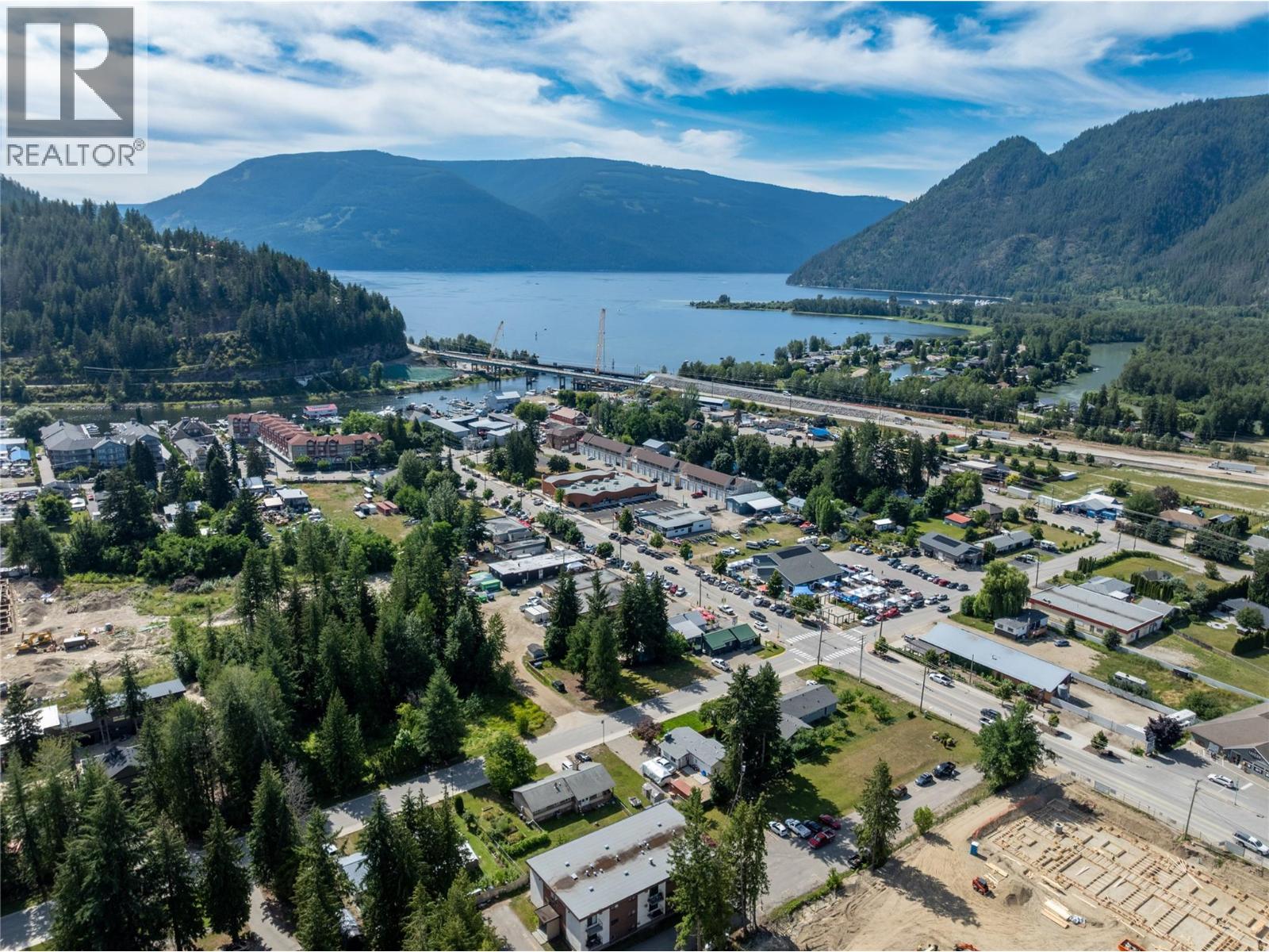 204 409 Main Street, Sicamous