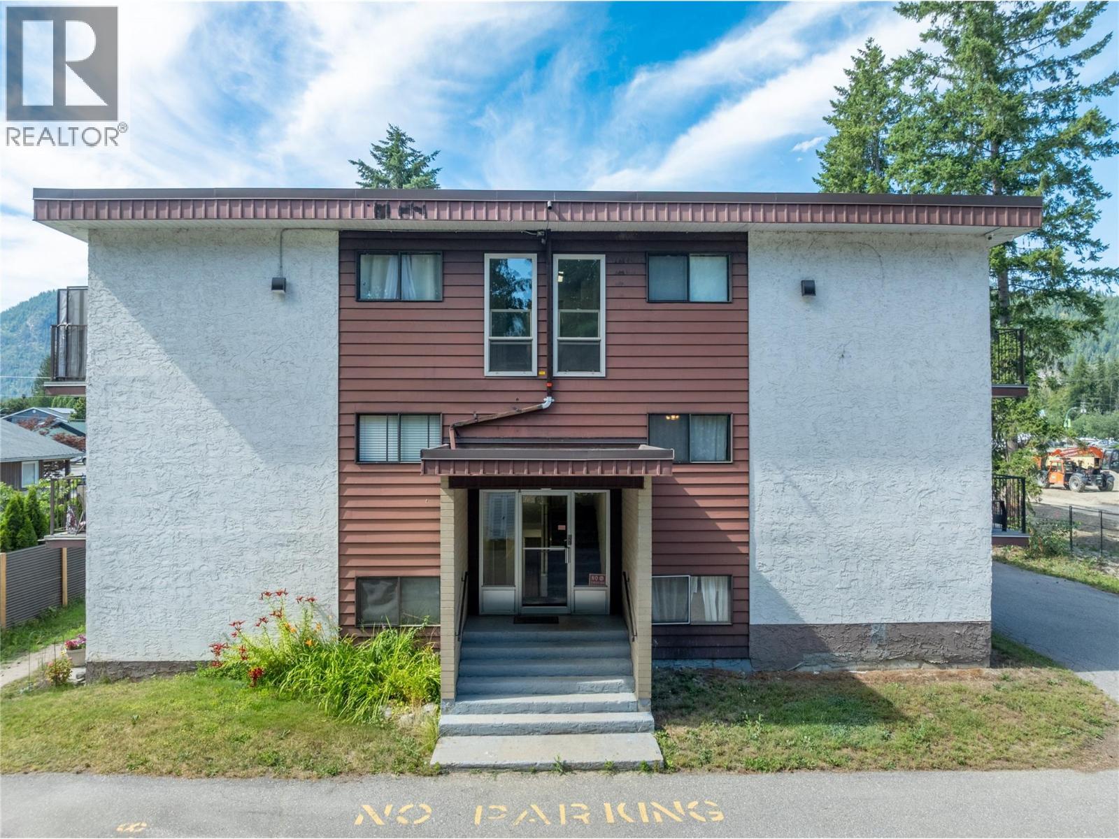204 409 Main Street, Sicamous