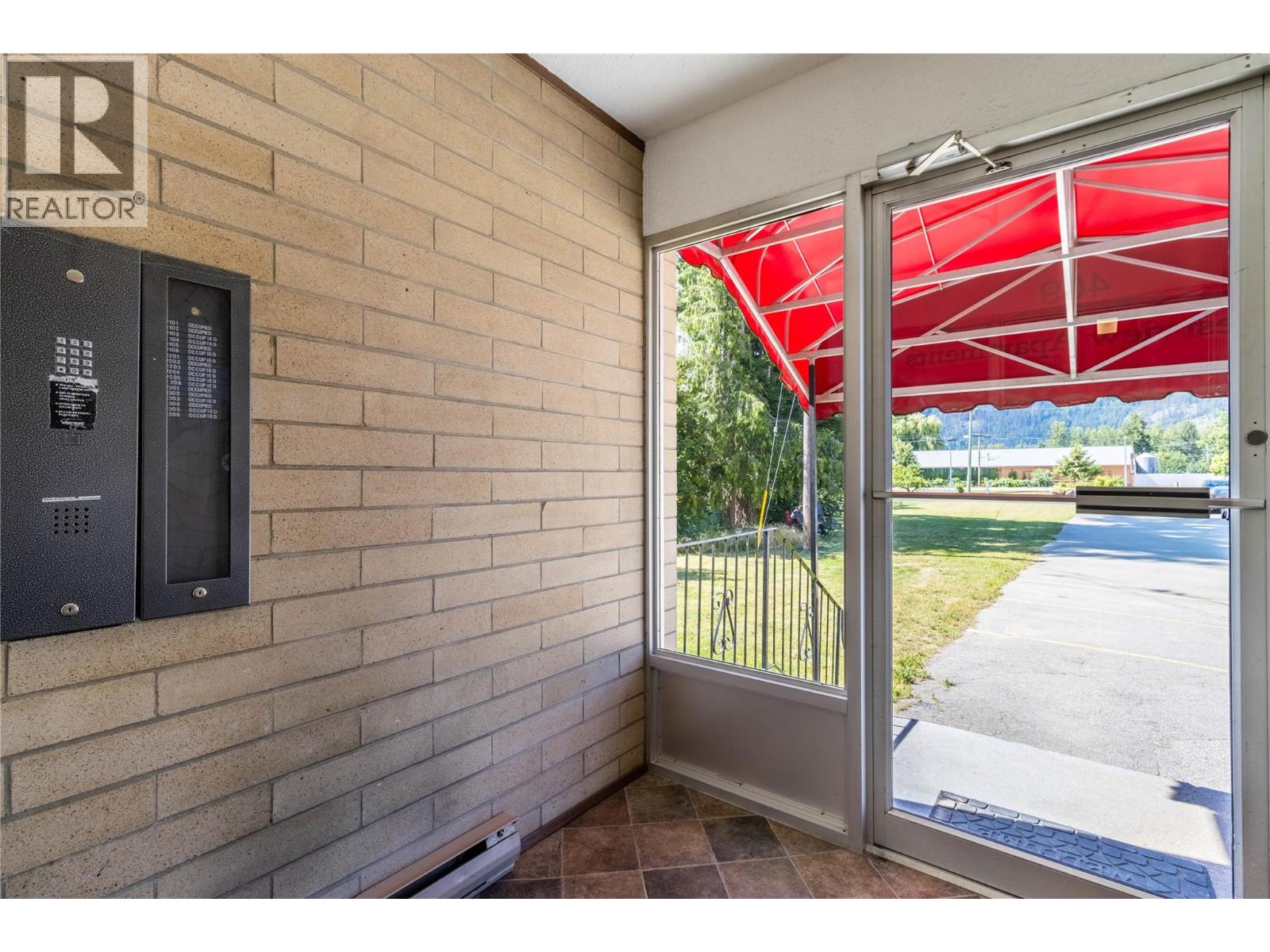 204 409 Main Street, Sicamous